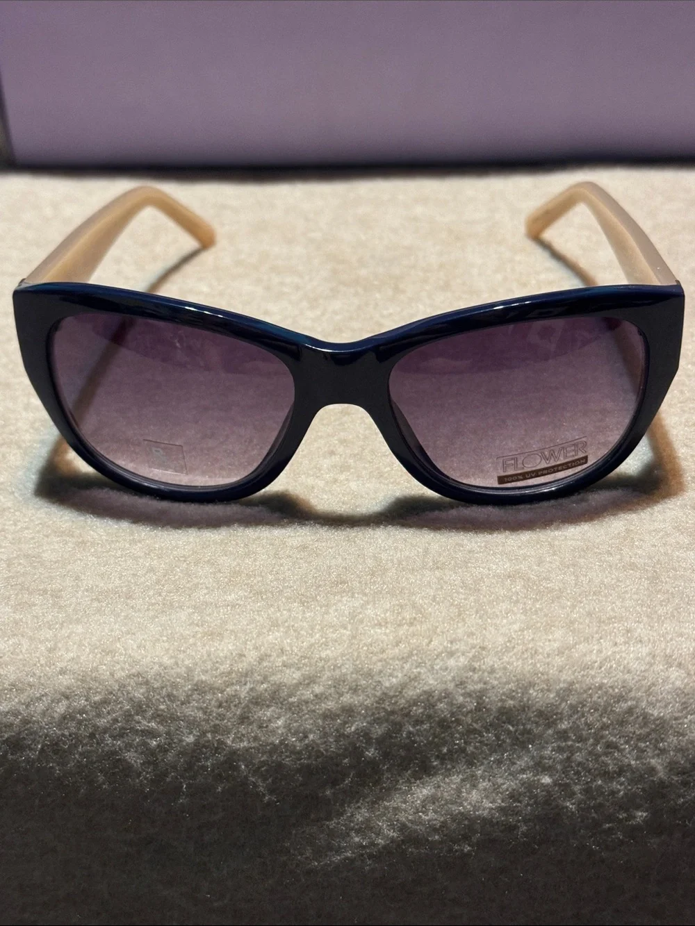 Flower Drew Barrymore Stylish Two-Tone Women Sunglasses Navy Frame Beige Temples